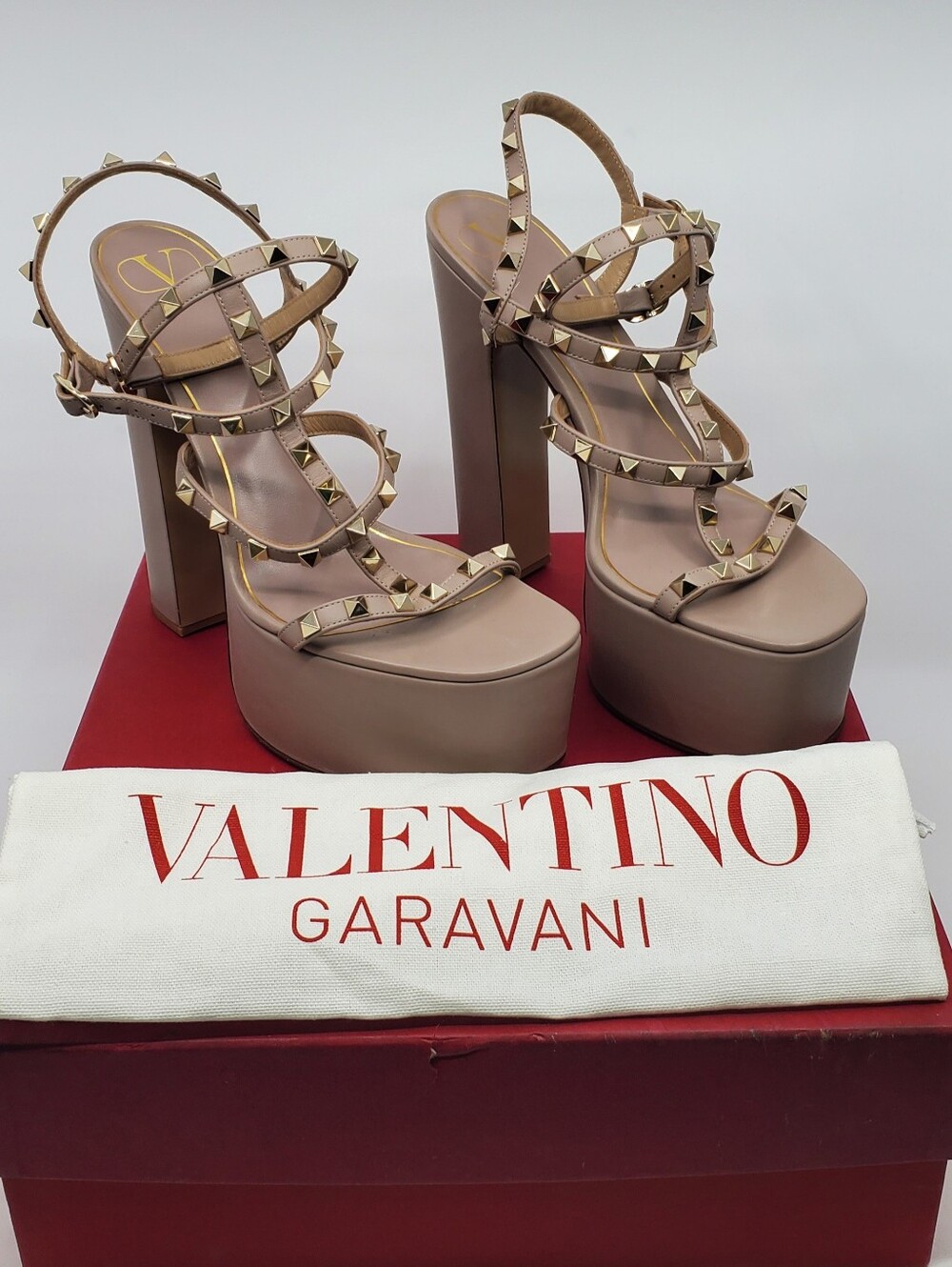 Valentino Garavani Rockstud Platform Sandals Poudre
